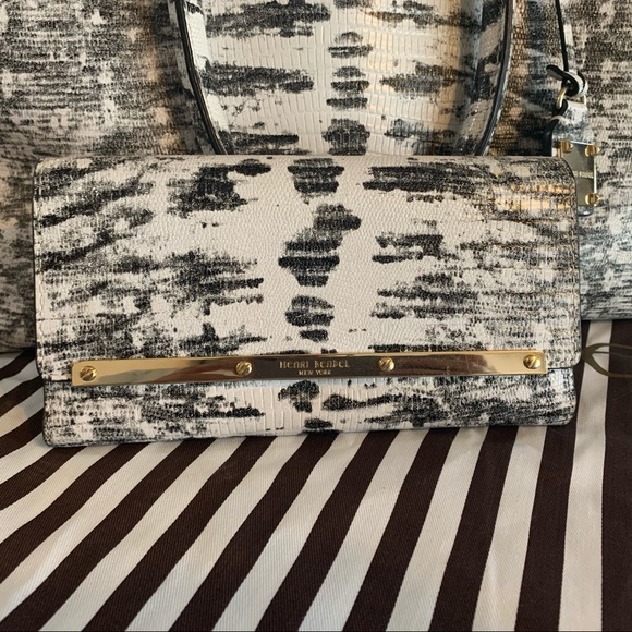 The CARLYLE LG satchel with matching wallet - Picture 6 of 12